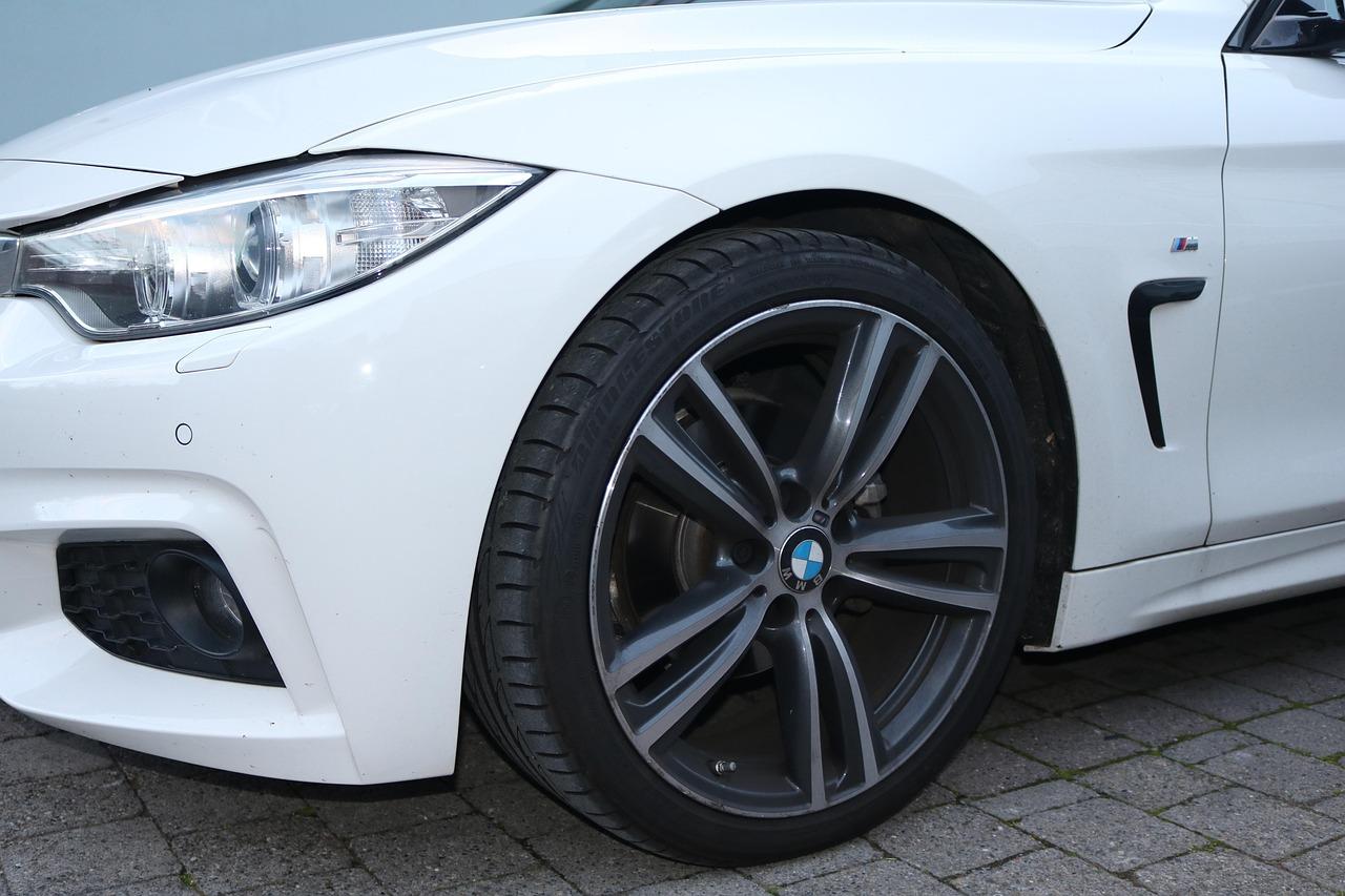 Узбекистан резко сократил импорт бензиновых автомобилей и гибридов