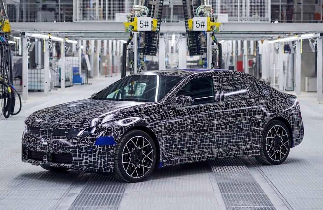 BMW приблизила запуск первого седана на базе платформы Neue Klasse